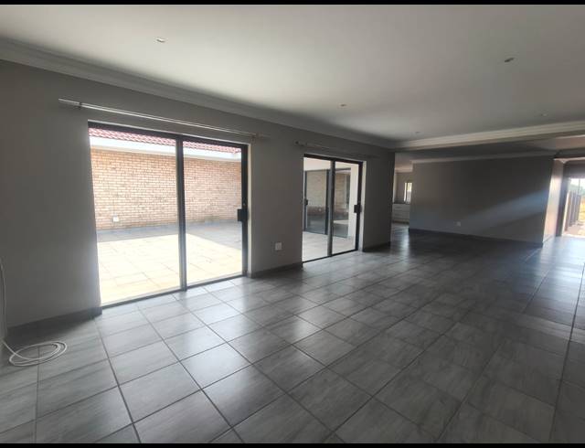 3 BEDROOM TOWNHOUSE RENTED IN ARCON PARK